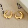 Ear Cuff Retro de Lujo Ligero Francés con Sentido de Alta Gama Pendientes de Nicho Europeos y Americanos Aro de Oreja Redondo de Metal Dorado Superficie Lisa Pendientes de Aro para Mujer