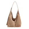 Bolsa Tote de Camurça Retrô Feminina Outono 2025 Nova Casual Grande Capacidade Luxo Leve Mais Fácil de Combinar Bolsa de Ombro ou Axila