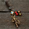 Latón Tengyun conduciendo niebla Sun Wukong llavero colgante creativo para hombre y mujer para bolsa pequeño llavero colgante joyería