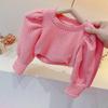 Camiseta de primavera y otoño para mujer, estilo occidental para bebé, con personalidad infantil, moderna, coreana, de color sólido, con mangas abullonadas y jacquard.