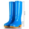 Botas de lluvia para mujer al por mayor tubo alto tubo medio moda forro de polar zapatos de goma para trabajo en cocina botas de lluvia zapatos de agua cálidos antideslizantes adulto