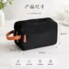 Las bolsas de tocador y las bolsas de maquillaje Yuanding están en stock, listas para ser impresas en lotes de 50 o más. Las bolsas de aseo catiónicas de segunda generación para hombres y mujeres son adecuadas para el almacenamiento en viajes.