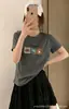 Ventas directas de los puestos de Thirteen Street: Camiseta de algodón acanalado para mujer con mangas tipo flip, top de manga corta ajustado, estilo verano, disponible para dropshipping