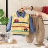 Roupas de Primavera para Meninos 2026 Novo Conjunto Estiloso para Bebês, Conjunto de Três Peças com Suéter, Colete e Camisa para Primavera e Outono para Bebês e Crianças Pequenas