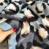 Novo Lenço de Seda Estilo Europeu e Americano para Mulheres, Venda Quente Comércio Exterior Protetor Solar de Verão Lenço de Praia, Estampa de Leopardo Multiuso, Tendência de Alto Padrão