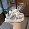 Zapatillas de mariposa para niñas, primavera 2025, nuevas zapatillas informales antideslizantes de suela suave para niños, zapatos de princesa de estilo coreano para bebés, a la moda.