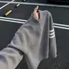 Malha Masculina Outono Listrada Cinza com Meio Zíper e Gola Alta Estilo Retro Americano Preguiçoso Caimento Limpo Outerwear