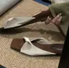 Primer Encuentro Temporada Terciopelo Plisado de Una Tira Punta Cuadrada Sandalias de Cuña Deslizantes para Mujer Estilo Francés de Lujo Ligero Retro Zapatillas de Exterior con Temperamento