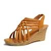 Sandálias de sola grossa femininas de cunha de verão 2023 Novo verão bico de peixe moda feminina sapatos plataforma base temperamento salto alto