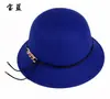 Sombrero de lana redondo liso estilo coreano para otoño e invierno, decoración de cadena, sombrero tipo cubo de moda para mujer, sombrero para madre, sombrero de lana