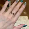 Anillo de Hoja y Rama Negro de Segunda Mano para Mujer, Nueva Moda Vintage 2026, Alta Gama, Sencillo, Lujo Ligero, Versátil, Exquisito Accesorio para la Mano