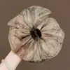 Presilha de Cabelo Tecido Tie-Dye Vintage Estilo Francês para Mulheres, Elegante Presilha de Rabo de Cavalo com Toque de Luxo, Acessório de Cabelo Liso para a Parte de Trás da Cabeça