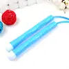 Cuerda para saltar de dos colores al por mayor del fabricante para cumplir con los estándares de examen, adecuada para fitness de adultos, entretenimiento, deportes, actividades al aire libre y uso infantil