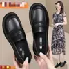 Mocasines retro de suela blanda para mujer, nuevo estilo otoño 2026 zapatos sin cordones, zapatos de cuero negros versátiles de suela blanda estilo británico para el trabajo
