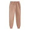 18 colores pantalones casuales para hombre color liso pantalones largos juveniles modernos tiro medio pantalones deportivos pants de chándal en stock blanco