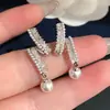 Brincos de diamante brilhantes! Brincos de zircônia e pérola, design de luxo leve estilo coreano, brincos únicos e versáteis, atacado