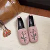 Processamento e Personalização de Novos Sapatos Femininos Leves, Confortáveis, Casuais, Versáteis e Slip-On com Malha Fly-Woven e Solado Macio para Mães de Meia-Idade e Idosas