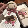 Dulce Pasador de Sombrero de Paja con Moño a Cuadros, Pin para Flequillo Femenino, Accesorio Versátil para el Cabello en Estilo Bosque