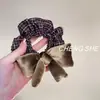 Scrunchie de Veludo Xadrez com Laço Dongdaemun Coreano Atmosfera Elegante Elástico para Rabo de Cavalo para Mulheres