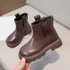 Botas Infantis 2025 Novas Botas Individuais Outono e Inverno Botas Curtas Infantis Botas de Couro para Bebê Menina Botas de Algodão Versáteis e da Moda