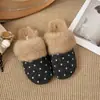 Pelúcia Toque Suave Estilo Coreano Início do Outono Vibe Preguiçosa Retro Bolinhas Lenço de Cabeça Meia Pantufa Sapatos de Pele Femininos 2026 Roupa para Exterior