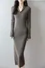 Elegante vestido de punto verde con cuello puro de lana, nuevo para otoño e invierno, acanalado, corte ajustado, de alta gama, hasta la rodilla