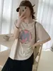 Ying+ Trece Líneas Graffiti Letra Redonda Copo de Nieve Camiseta de Algodón Cuello Redondo Adelgazante Versátil Manga Corta Verano M50-6160