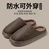 Chinelos de algodão impermeáveis de couro para outono e inverno para homens e mulheres, com adição de fleece para retenção de calor e aquecimento, de sola grossa, antiderrapantes, resistentes ao desgaste, quentes, com biqueira fechada para uso doméstico