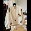 Novedades Otoño 2026: Chaqueta Corta Artística Retro de Algodón y Lino con Escote en V, Bordada Intrincadamente, Única y Exquisita de Gama Alta para Mujer