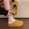 Meias-pantufas tecidas fechadas estilo férias para mulheres, Novas sandálias femininas slip-on respiráveis de bico redondo para o verão de 2026
