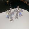 Pendientes de Zirconia Trapezoidal Incrustados con Diamantes y Lazo Plateado Lujo Ligero Pendientes Largos de Alta Gama Diseño de Industria Pesada Moda Pendientes al por Mayor