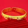 Popular Pulseira Aberta de Liga Dourada com Mantra de Seis Caracteres Xiangyun Clássica Fashion Versátil