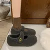 Sapatos de pelo estilo delicado para mulheres, para uso externo, novidades outono e inverno 2026, sapatos de feltro de lã com forro de fleece, Mary Janes de tira única, mocassins