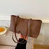 Bolsa de Axila Retro de Ante Otoño Invierno para Mujer Gran Capacidad 2026 Nuevo Estilo Tendencia de Alta Gama Bolso Tote de Moda para Viajar