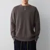 Mo Mai Ke Men's Wear Alta Inteligência para o Trabalho Tricô com Estampa de Abacaxi Masculino Novo Estilo Outono 2026 Suéter com Gola Henley Masculino 22333.