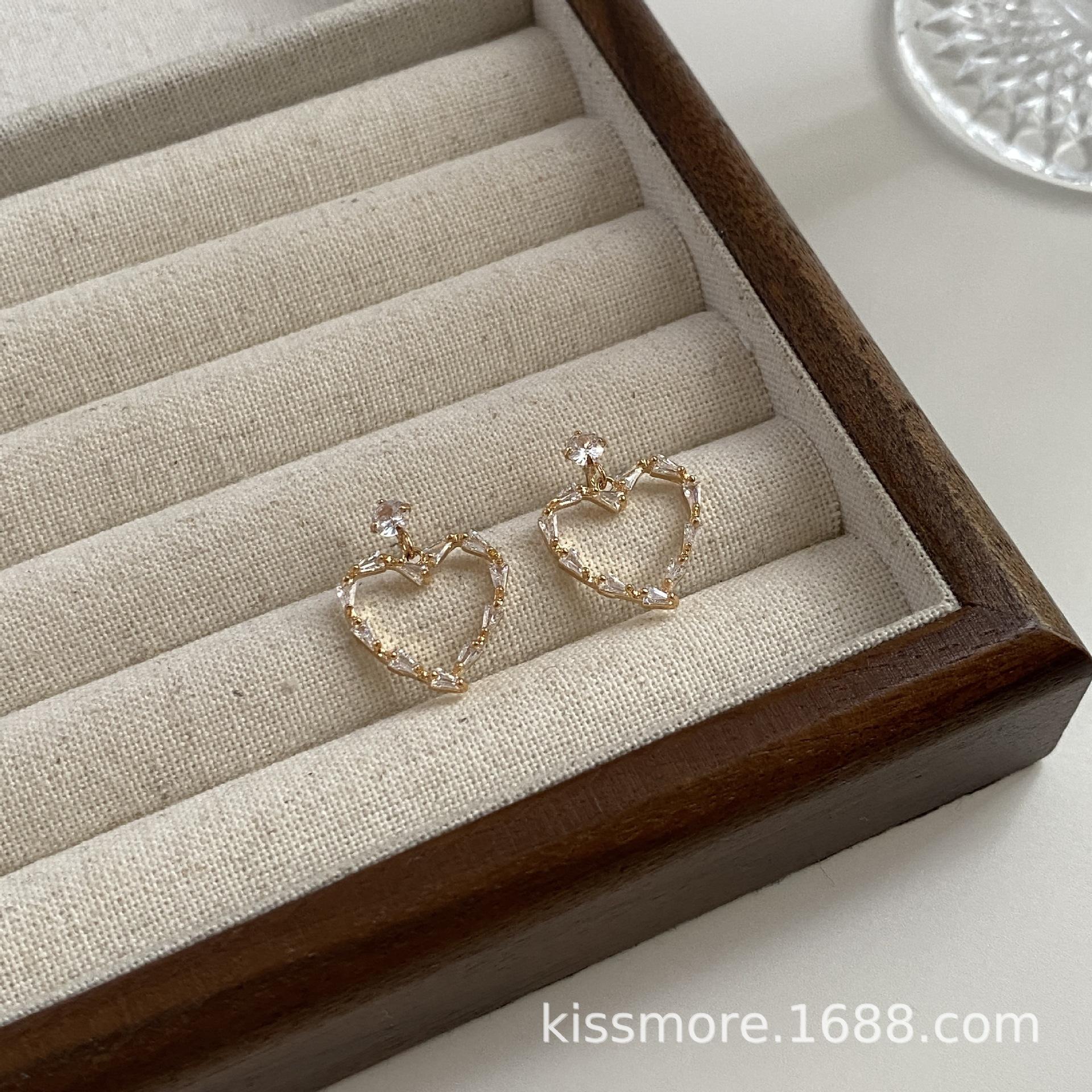 爱心镂空锆石耳环15.jpg