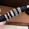 Anillo de diseño nicho de lujo ligero con circón para mujer, sensación vintage de alta gama para verano, nuevo modelo 2026 anillo abierto para dedo índice