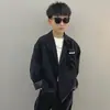 Terno Terno para Meninos Outono 2025 Nova Roupa Infantil Solta Moda Bonito Pequeno Terno Conjunto de Duas Peças para Cabelo