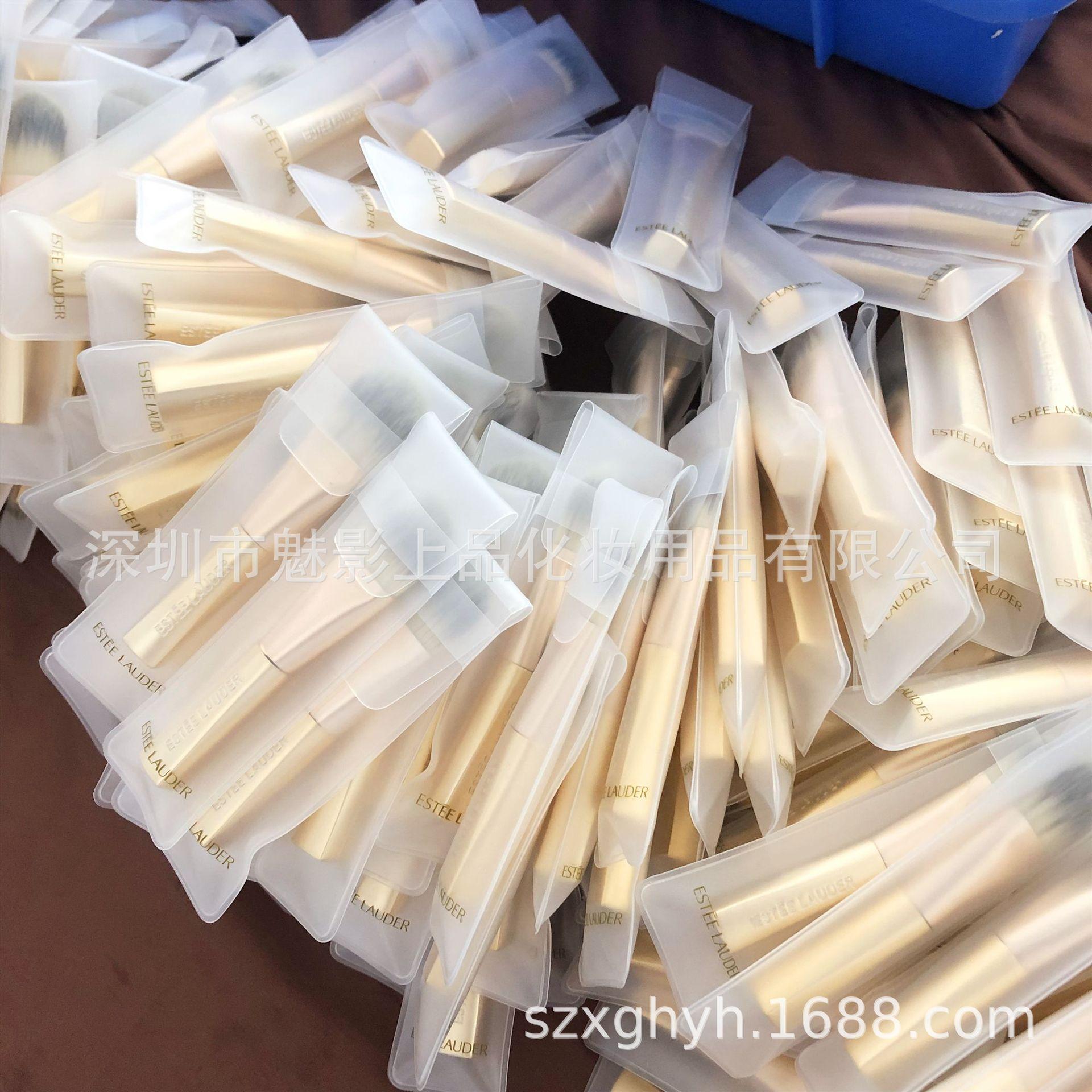 雅诗兰黛 白金粉底刷19_副本.jpg