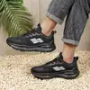 Zapatos de papá de malla para hombre sencillos, zapatillas de correr transpirables y ligeras, suministro directo al por mayor de zapatos casuales para hombre para exteriores