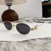 Novos Óculos de Sol Oval da Moda Inlaid com Diamante Armação Pequena de Metal Óculos de Sol com Proteção UV Óculos de Sol Estilo Igual ao da Jennie
