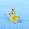 Micro paisagem bonito luminoso Coroa pequeno pato amarelo boneca Musgo tanque de peixes decoração da paisagem acessórios pequenos ornamentos