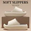 Pantuflas gruesas con plataforma para mujer que aumentan la altura, modelo nuevo 2026, antideslizantes para el hogar, cómodas para caminar, versátiles para mujeres bajitas, adecuadas para usar en exteriores