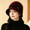 Sombrero para mujer de mediana edad y anciana otoño e invierno gorro de punto con felpa ala ancha gorro de punto para madre mayor protección contra el frío calidez sombrero de algodón