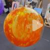 Pintura Acrílica Creativa Marmoleado Transparente Globo Bobo Decoración de Escena para Evento de Apertura de Centro Comercial