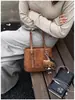 Novas bolsas femininas estilo japonês e coreano: bolsas de ombro modernas e de grande capacidade, bolsas tote casuais e versáteis para o dia a dia, e bolsas tipo balde de luxo e de nicho