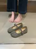 Zapatos de mujer con aumento interno de altura, estilo retro, zapatos de gamuza con punta dividida tipo pezuña de cerdo, modelo versátil nuevo de otoño 2026