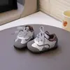 Sapatos de Bebê para Meninos e Meninas 2026 Novo Bebê Crianças Treinamento Alemão Meninos Sapatos Esportivos Antiderrapantes Casual Meninas Sola Macia