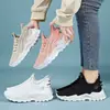 Zapatos de Mujer Nuevos Talla Grande Zapatos Deportivos Transfronterizos Tejido de Mosca Transpirables Flats Ligeros y Cómodos Zapatos de Malla Zapatos de Boca Baja Mujer 43
