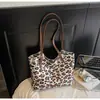 Bolso de Hombro Casual con Estampado de Leopardo para el Trabajo para Mujer 2025 Otoño Nuevo de Moda Gran Capacidad Versátil Color Sólido Bolso de Hombro Único